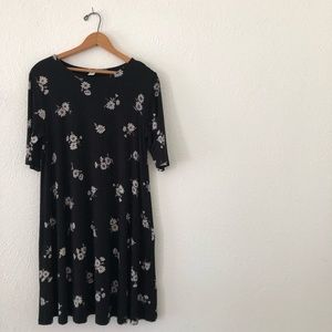 Old Navy Dress. Long sleeves. Sz M black/floral